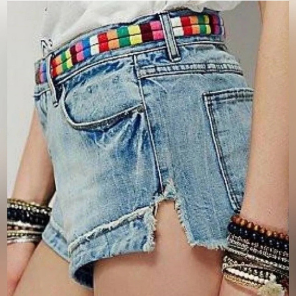 Free People Eliot Baja Embroidered Denim Cheeky Short Cut-Offs size 30 - Picture 10 of 10